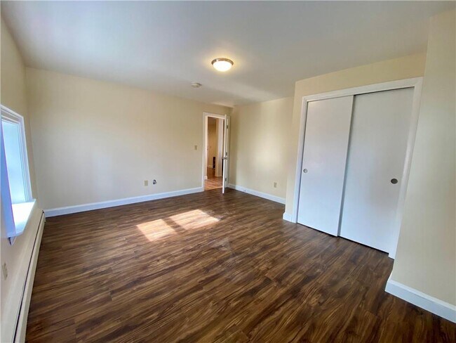 Building Photo - 16 Clearview Ave