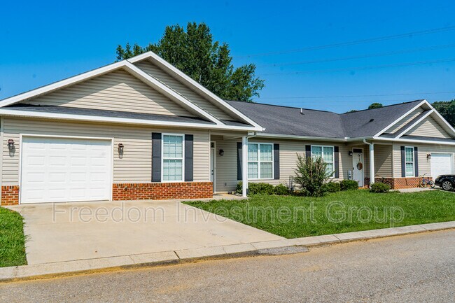 Building Photo - 204 Brownstone Way