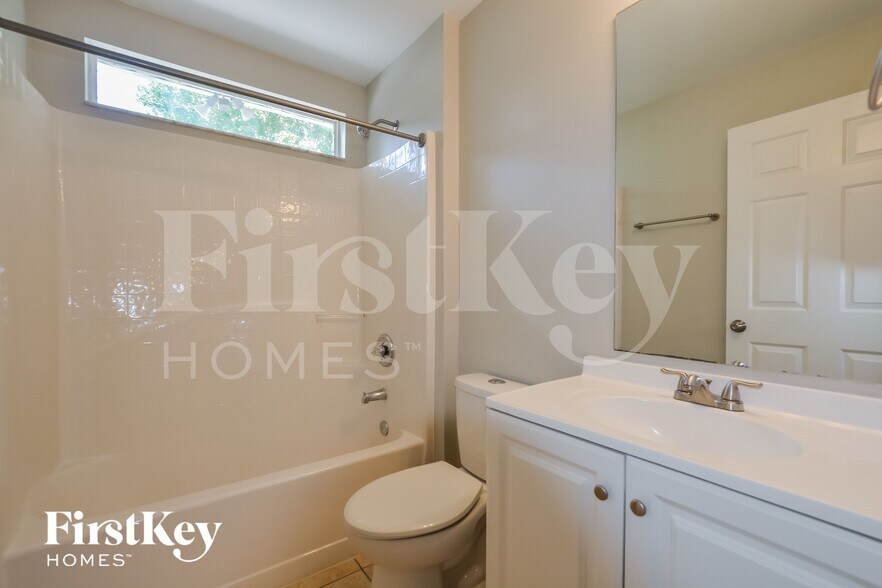 Building Photo - 569 N Apache Cir