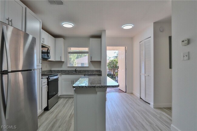 Building Photo - 11931 Palm Bay Court