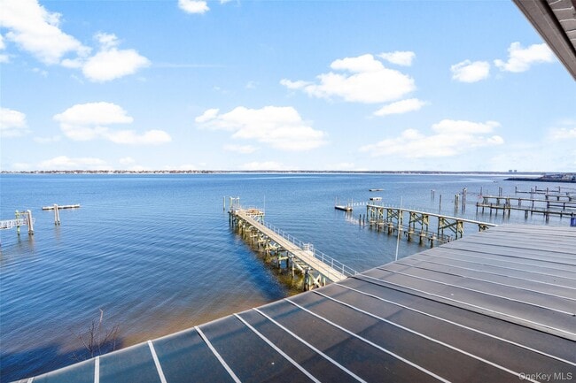 Building Photo - 822 Dean Ave