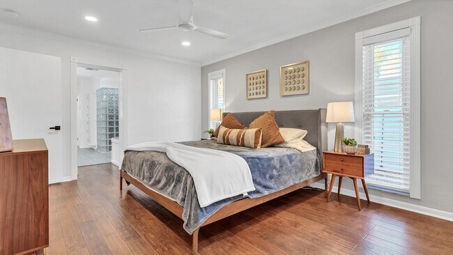 Building Photo - Luxurious FURNISHED 4BR/3BA Pool Home with...