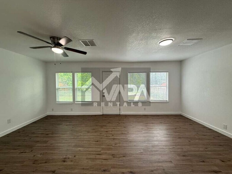 Building Photo - 118 Gaskin Dr
