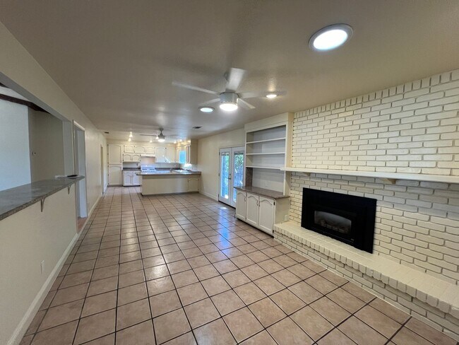 Building Photo - 3 bedroom single story in Manteca!