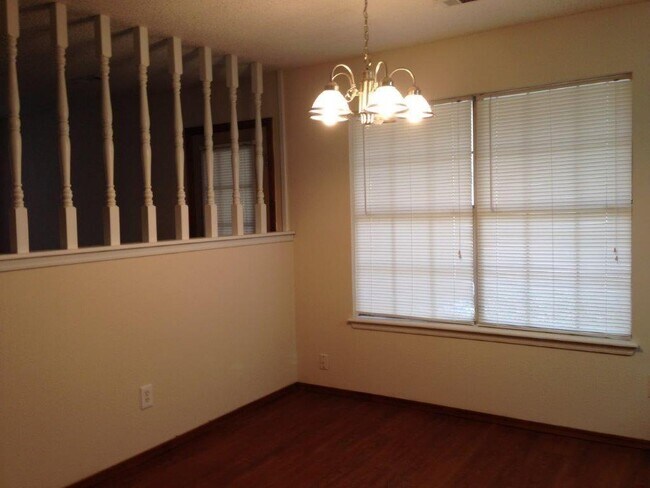 Building Photo - 3606 W Beechwood Dr