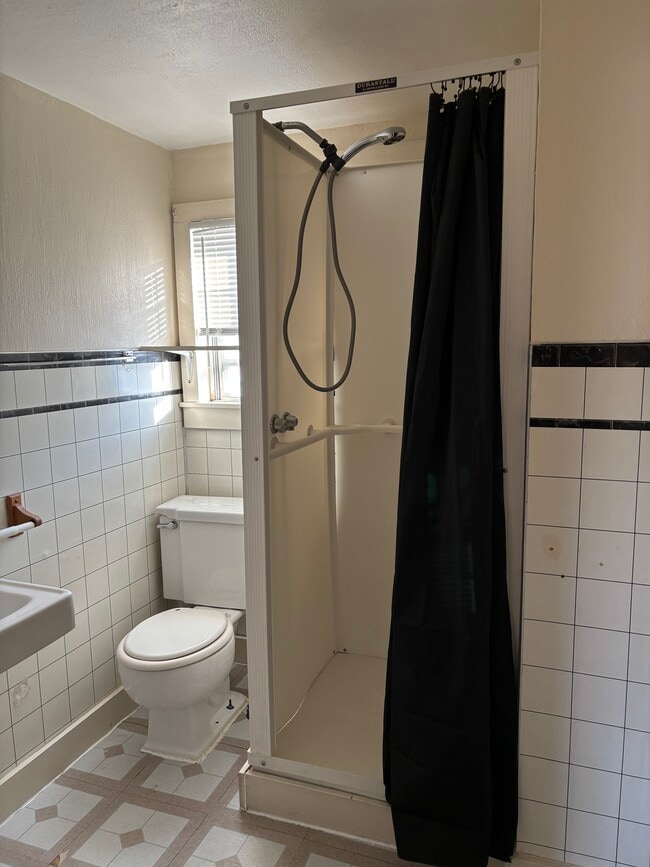 Building Photo - 1001 Main St