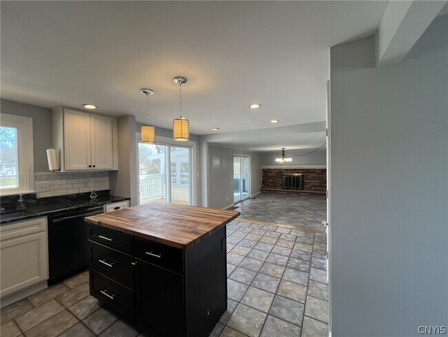 Building Photo - 10 Echodale Ave