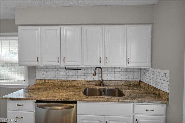 Building Photo - 4561 W 148th St