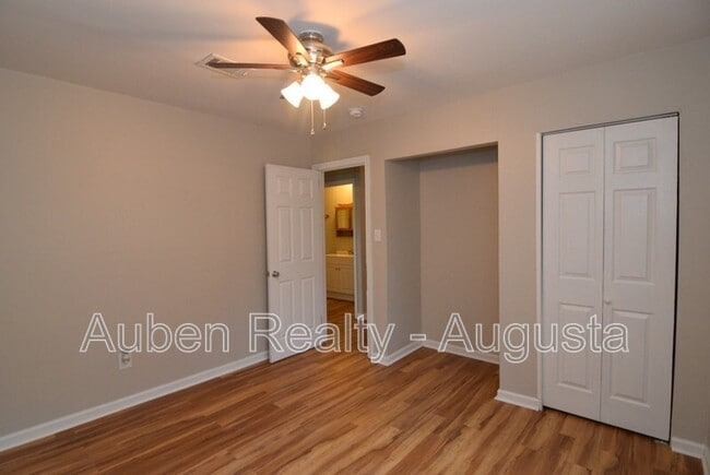 Building Photo - 1928 Wylie Dr