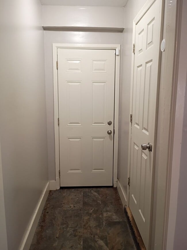 Building Photo - MOVE IN READY