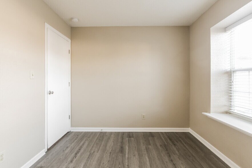 Building Photo - 1418 Green Spring Way