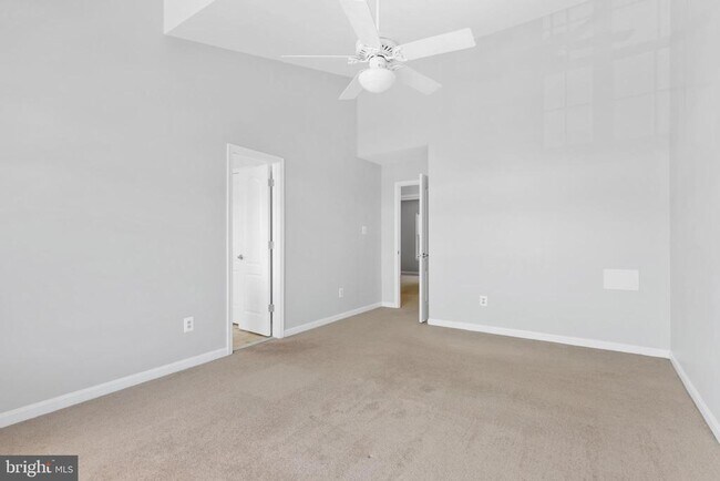 Building Photo - 46613 Silhouette Square