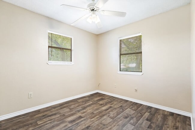 Building Photo - Move-In Ready 3-Bedroom Home in Beautiful Lakehills