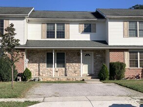 Building Photo - Make This Beautiful 3-Bedroom Townhouse Yo...