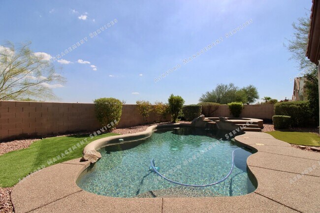 Building Photo - BEAUTIFUL 4 BEDROOM + LOFT ON CULDESAC WITH POOL/SPA