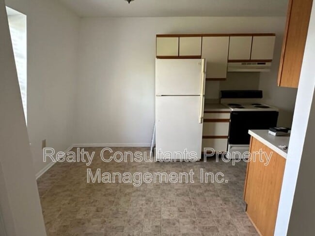 Building Photo - 3830 Country Club Rd