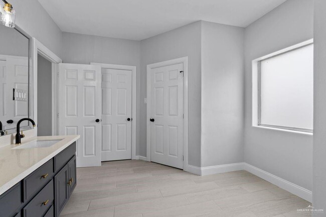 Building Photo - 18 N 5th St