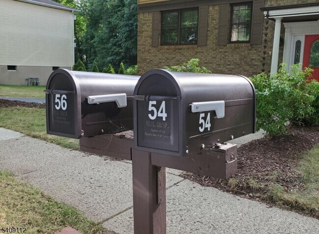 Building Photo - 54 S Spruce St