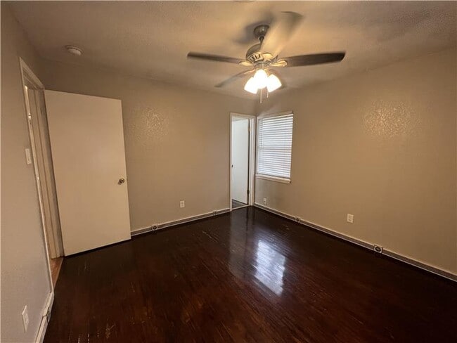 Building Photo - 806 Sandy Ct