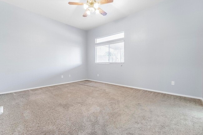 Building Photo - 1900 square foot home, 4 bedrooms 2 baths