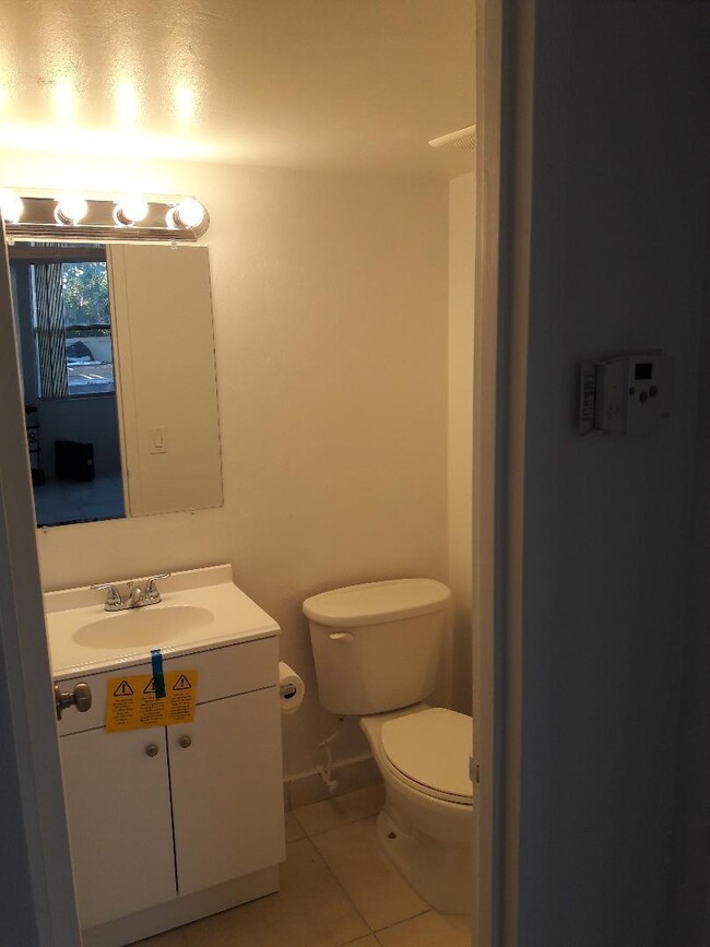 1/ 2 bath - 1800 Sans Souci Blvd