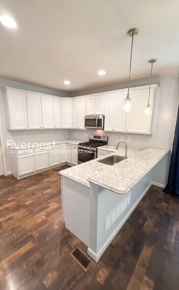 Building Photo - 6013 New Town Dr