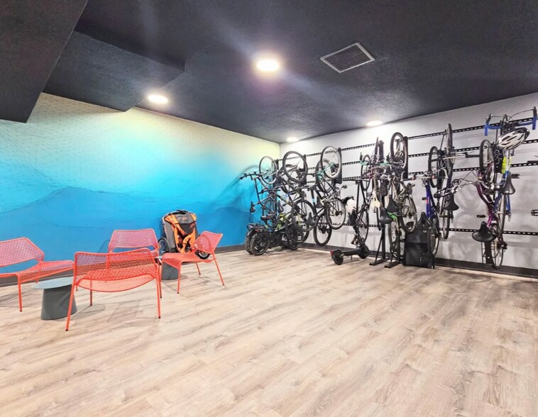 Building Photo - 456 W Barry Ave