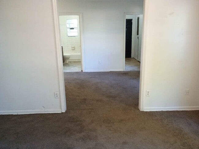 Building Photo - 705 S Van Buren St