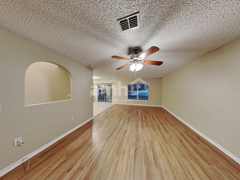 Building Photo - 930 Mayfair St