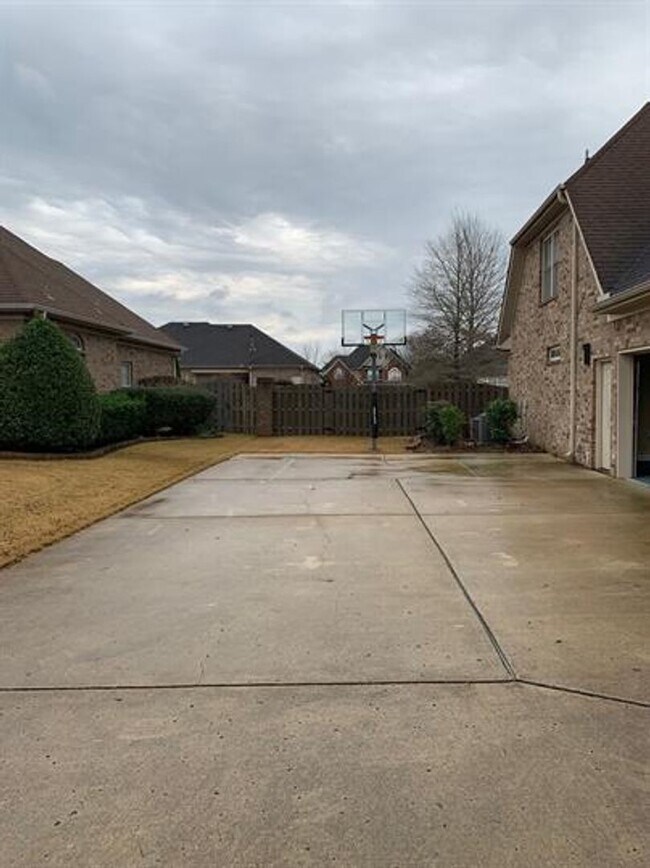 Building Photo - Coming Soon - Immaculate 4-BR Rental in Desirable Whitworth Farms! **FENCED YARD**