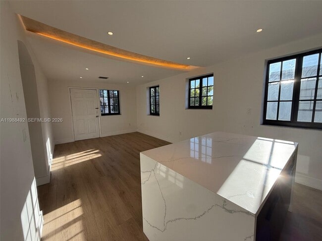 Building Photo - 1716 SW 11th St