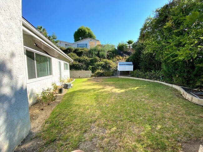 Building Photo - 3 bed 2 1/2 bath home single story home in Woodland Hills!