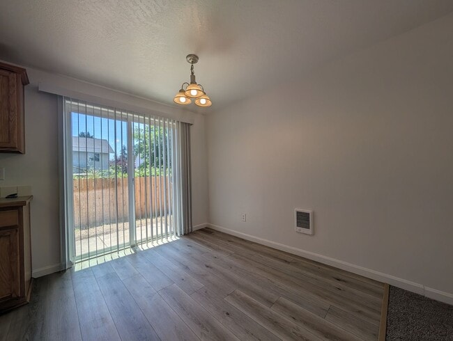Building Photo - Nice 3 bed/1.5 bath duplex with fenced-in yard and 1 car garage