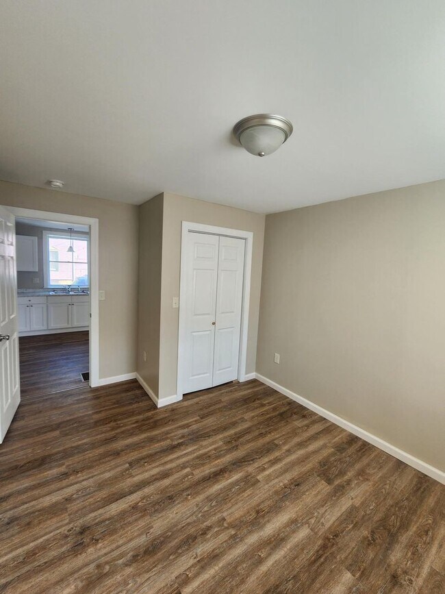 Building Photo - 377 White Deer Ave