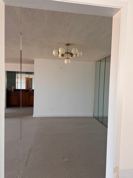 Dining room - 8701 Delgany Ave