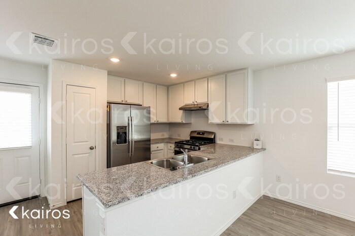 Building Photo - 13831 Weir Pl