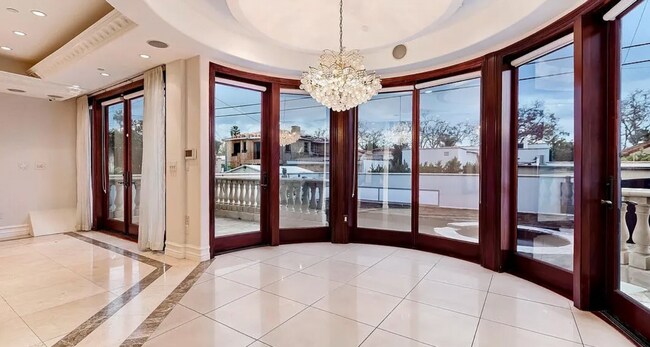 Building Photo - 332 S Almont Dr