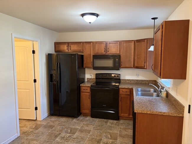 Building Photo - 530 Byler Cir