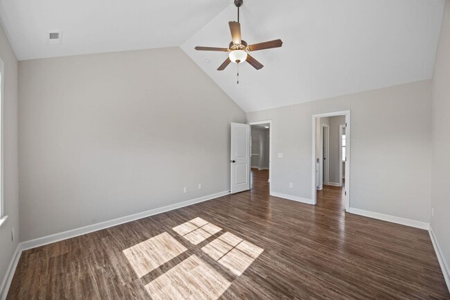 Building Photo - Welcome to Peyton's Lake!