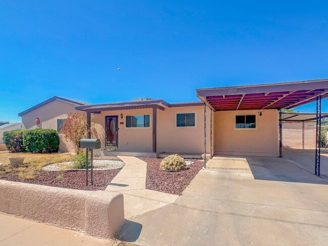 Primary Photo - Spacious 3 Bedroom 2 Bath Home on Corner L...
