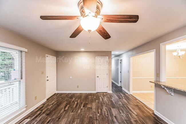 Building Photo - 407 E Dynasty Dr