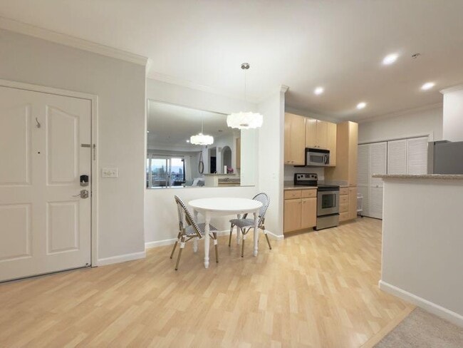 Building Photo - 801 S Winchester Blvd