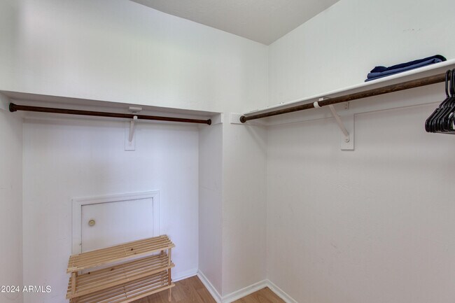 Building Photo - 2647 N Miller Rd