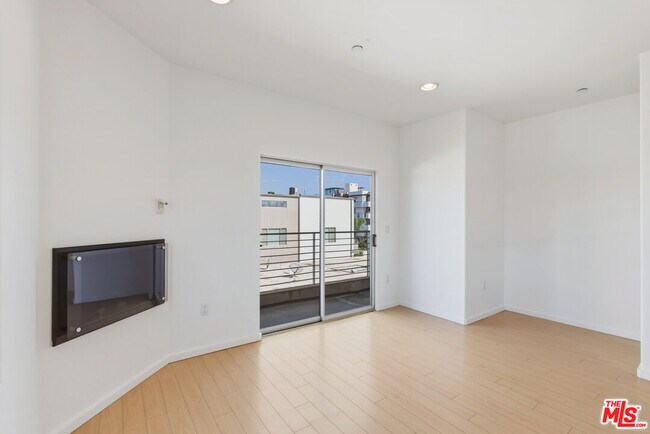 Building Photo - 3637 Dunn Dr