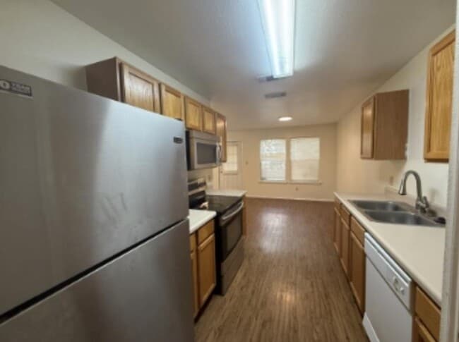 Building Photo - 1002 Sagewood Trail