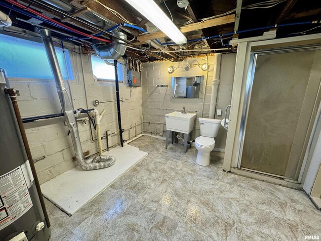 Building Photo - 716 46th St