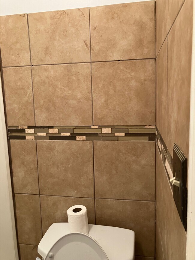 Building Photo - 7054 Foxhall Dr