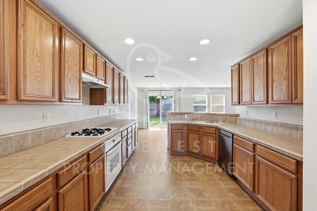 Building Photo - 3 Bedroom 2 Bathroom Plumas Lake, Move in Ready