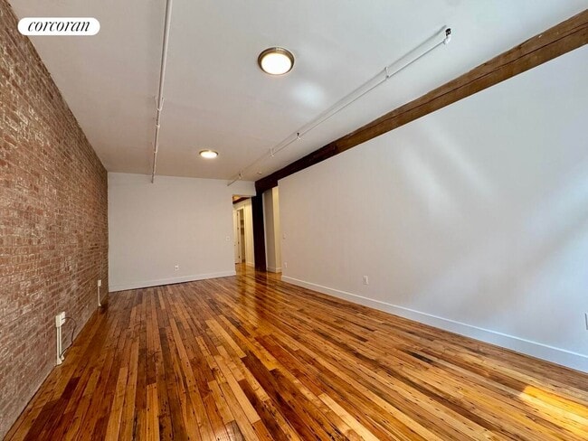 Building Photo - 275 Conover St