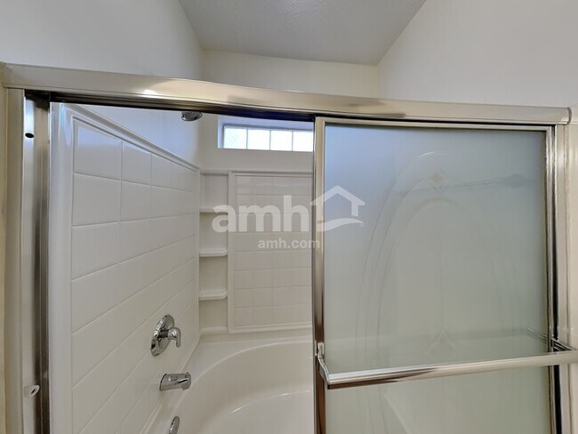 Building Photo - 432 Creekside Ln